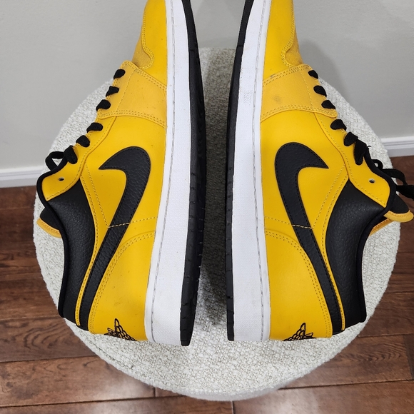 Jordan 1's Low - Picture 14 of 15